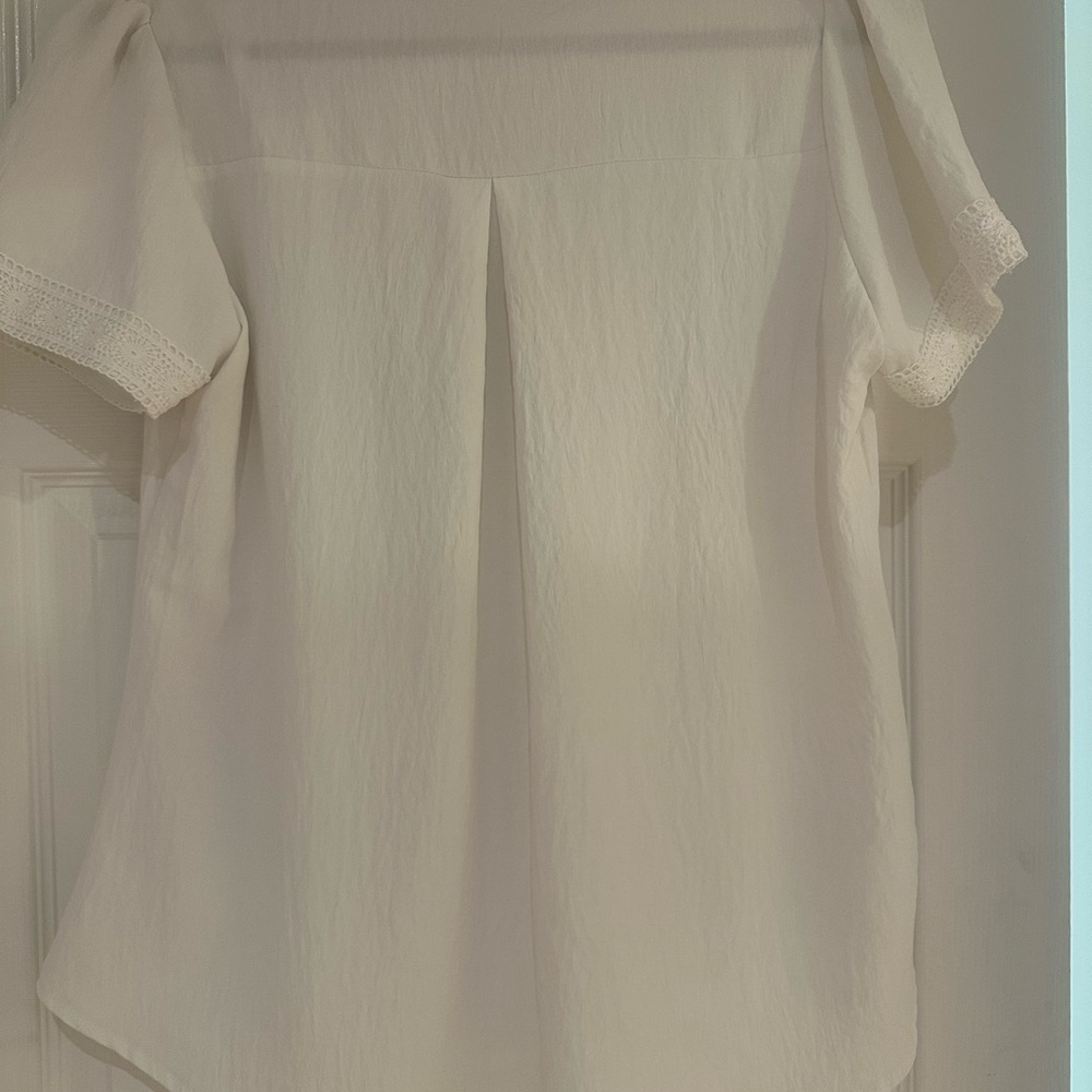 Elegant White Lace Trim Blouse - Picture 4 of 4
